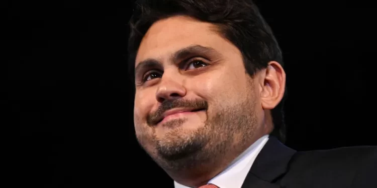 Ministro de Lula tem funcionário fantasma no Senado, informa jornal