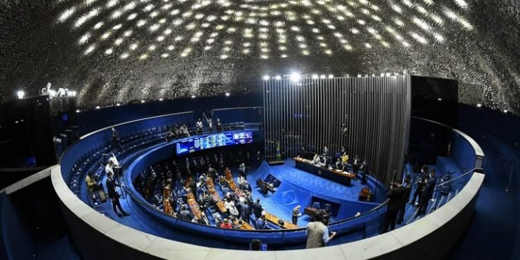 Senadores vão trabalhar apenas 9 dias por mês em Brasília