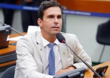 Defesa é questionada por presença de navios do Irã no Rio