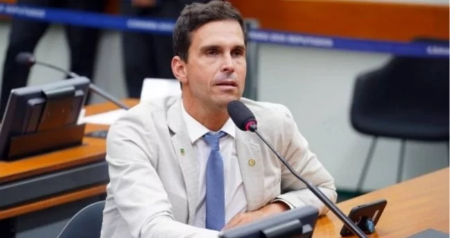 Defesa é questionada por presença de navios do Irã no Rio