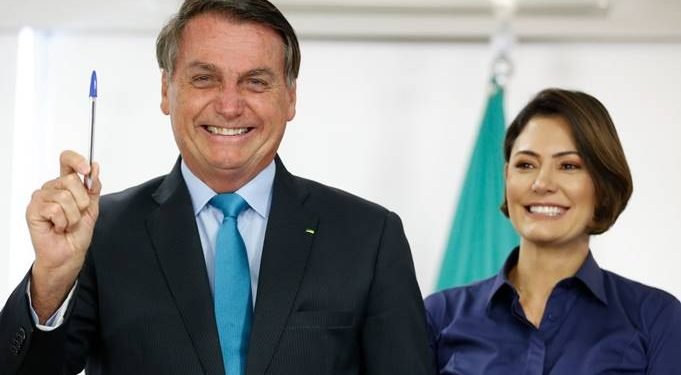 Bolsonaro sobre Michelle disputar a Presidência ‘Não tem vivência política e ela não quer’