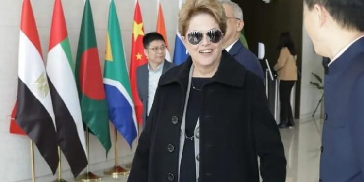 Em Xangai, Dilma tem 1º dia como presidente do Banco do BRICS