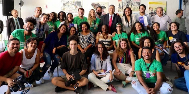 Flávio Dino explica o que foi fazer na Maré