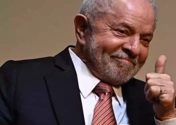 ‘Livros de economia estão superados’, diz Lula ao criticar âncora fiscal