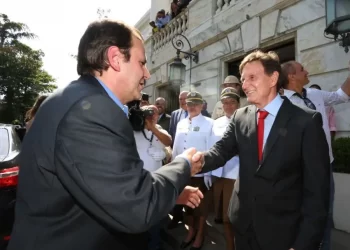 Paes e Crivella discutem nas redes sociais