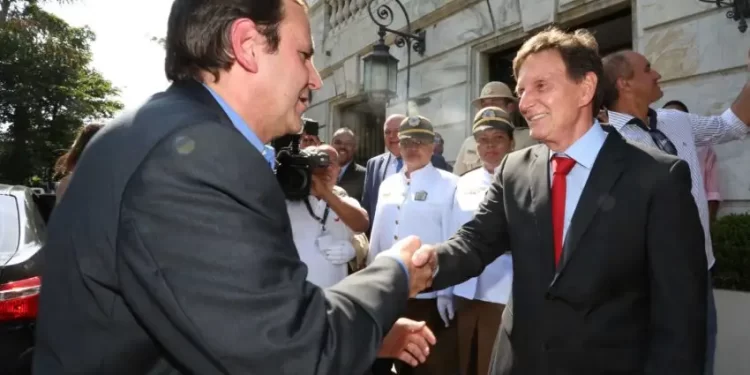 Paes e Crivella discutem nas redes sociais