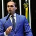 Eduardo Bolsonaro e petistas batem boca na Câmara