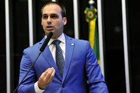 Eduardo Bolsonaro e petistas batem boca na Câmara