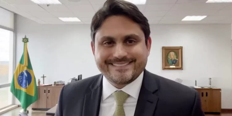 Ministro das Comunicações divulga relatório sobre denúncias