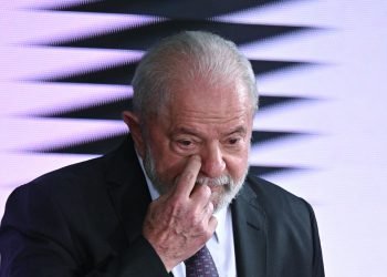 No Dia da Mulher, Lula defende igualdade salarial, cria Dia Marielle Franco e assina decreto para distribuição de absorventes