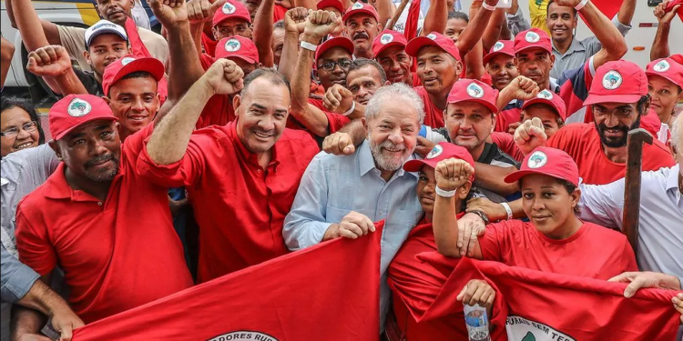 No Brasil de Lula, MST chama fazendeiros de invasores