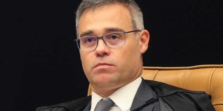 Lei das Estatais: André Mendonça suspende julgamento no STF
