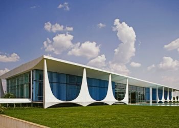 Câmara vai investigar governo por compra de móveis para Palácio da Alvorada