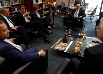 Senadores se reúnem com Moraes para falar sobre condições dos presos pelos atos de 8 de janeiro