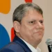 Tarcísio ofusca Lula e fixa novo mínimo em R$ 1.550 em SP