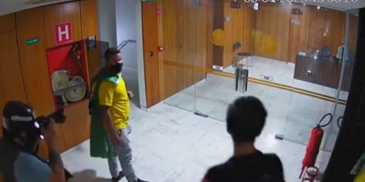 Tinha um cinegrafista no ataque ao Palácio do Planalto?