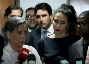 PL das Fake News: Marisa Monte e Glória Pires entregam pedido