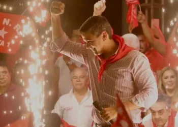 Santiago Peña, do Colorado, vence eleição presidencial no Paraguai