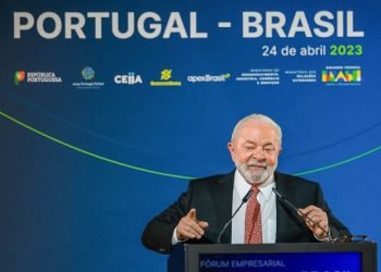 Lula critica protesto realizado contra ele em Portugal: ‘Papelão’