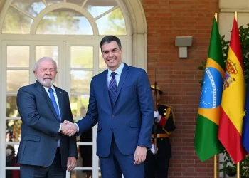 Na Espanha, Lula diz ser ‘impossível’ investir no Brasil