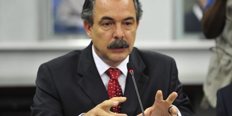 Mercadante: China vai emprestar R$ 6,5 bilhões ao Brasil