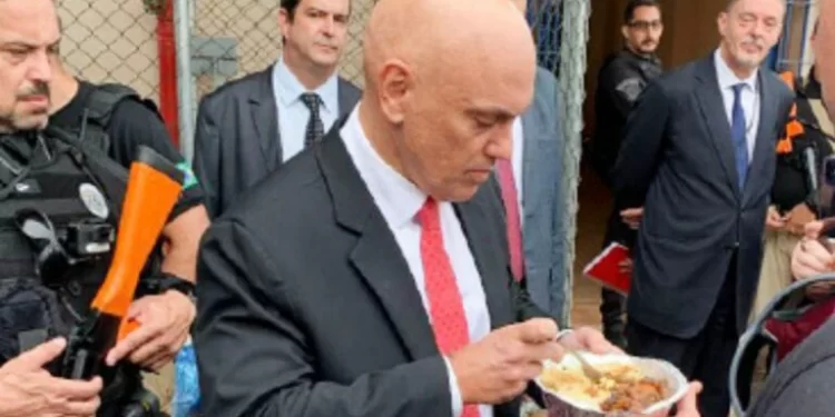 Moraes vai à Papuda e experimenta ‘quentinha’