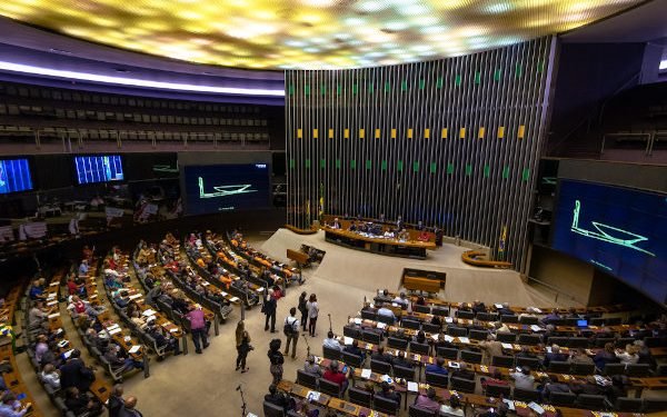 Câmara dos Deputados cria subcomissão para debater regulamentação do trabalho por aplicativo