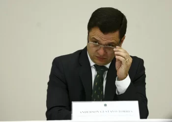 Anderson Torres fornece senhas inválidas para a PF