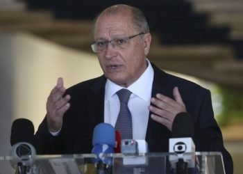 Alckmin se junta a Lula e endossa críticas ao Banco Central