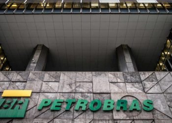 Petrobras vota hoje aumento salarial de quase 44% para executivos