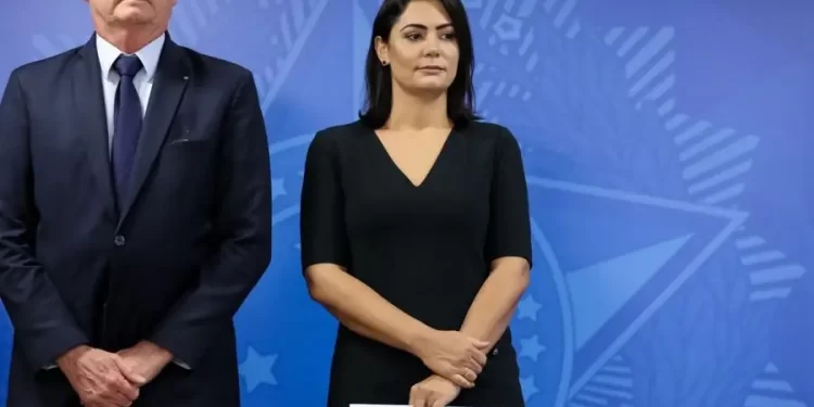 Apreendidos celulares de Bolsonaro e Michelle