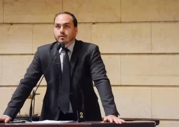 STF decide que Carlos Bolsonaro deve ser julgado por difamação contra Psol