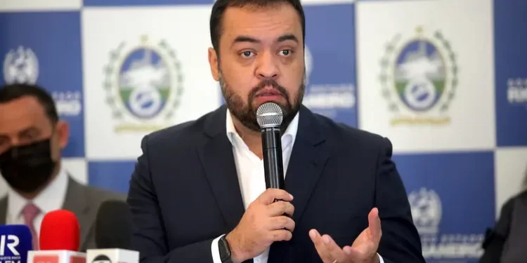 Ministros mantêm no STJ investigação sobre governador do Rio