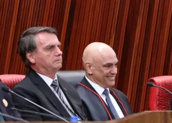 Moraes conduz quase um terço das ações contra Jair Bolsonaro