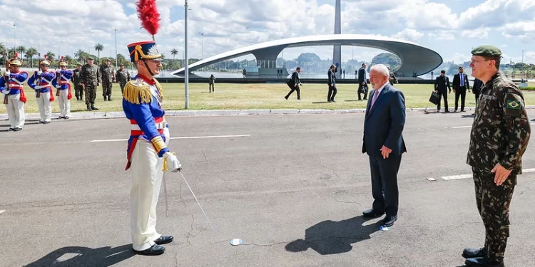 Almoço de Lula com militares tem ancho, mignon e vinho