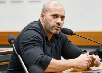 Moraes determina execução imediata da pena de Daniel Silveira