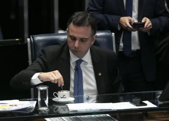 Pacheco volta a enrolar início de CPMI do 8 de janeiro