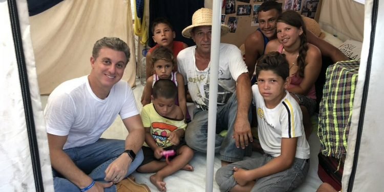 “Não é narrativa, é real”, diz Huck sobre ditadura de Maduro