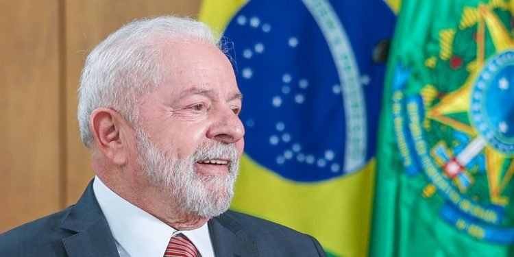 Em meio à crise no Brasil, Lula vai viajar de novo