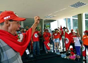 Ministros mostram proximidade com o MST e desdenham de CPI