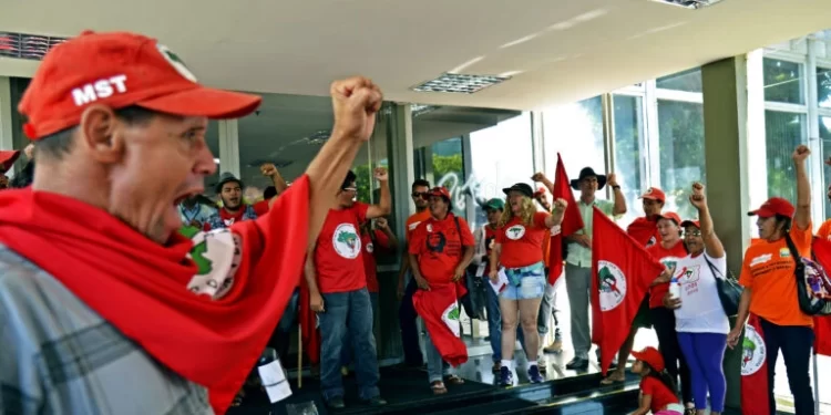 Ministros mostram proximidade com o MST e desdenham de CPI