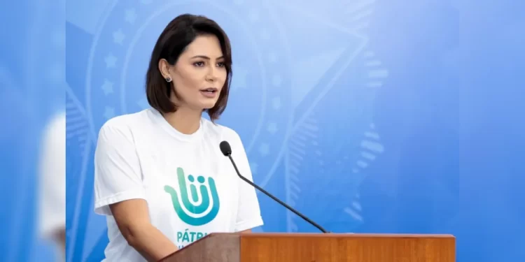 Michelle Bolsonaro vira alvo do governo Lula
