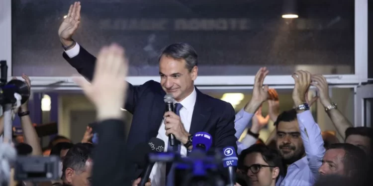 Partido conservador do premiê da Grécia vence eleições