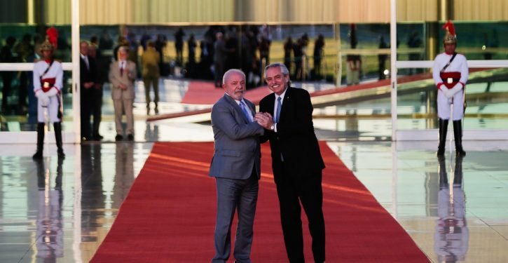 Lula se compromete a pedir ajuda financeira dos Brics e do FMI para a Argentina