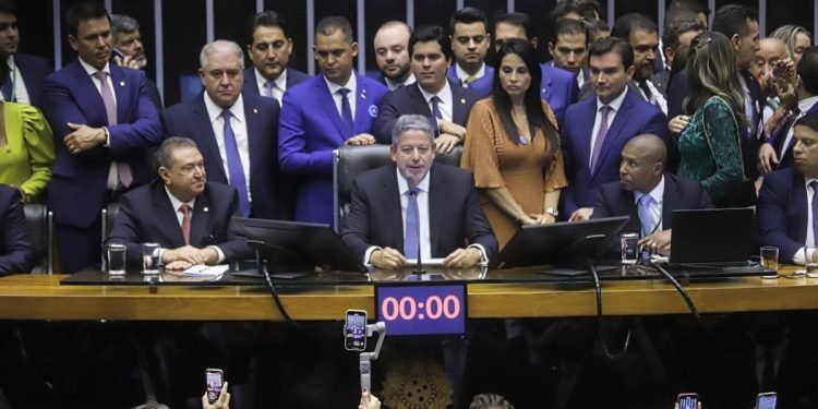 Câmara dos Deputados aprova texto-base do arcabouço fiscal