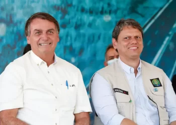 Com ausência do ministro da Agricultura, Jair Bolsonaro e Tarcísio de Freitas se encontram na Agrishow