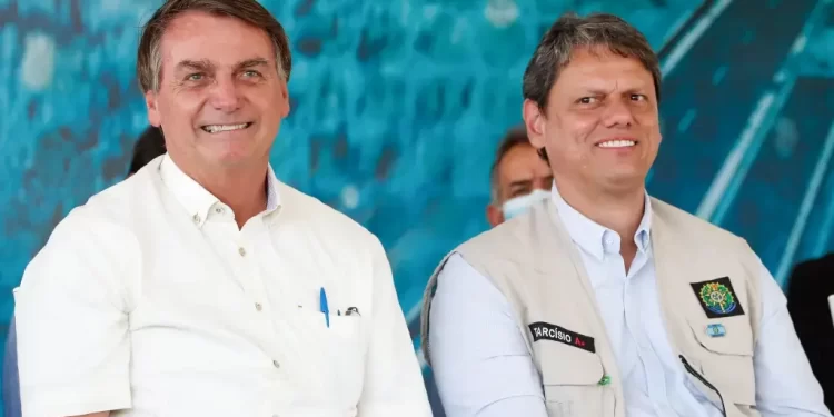 Com ausência do ministro da Agricultura, Jair Bolsonaro e Tarcísio de Freitas se encontram na Agrishow