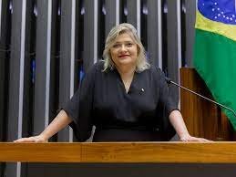 Psol aciona MPF para obrigar Bolsonaro a vacinar a filha