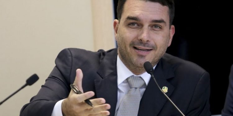 Tribunal arquiva investigação contra Flávio Bolsonaro