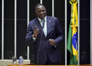 Capitão do mato: juiz não vê racismo em ataque contra Helio Lopes